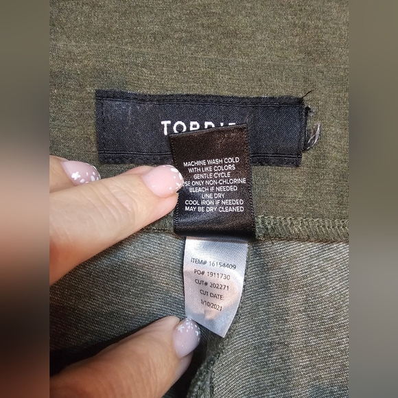 Torrid Women’s Plus 2 (18/20) Olive Green Jogger Pants Zip Pockets Cuffed Hem - Picture 5 of 10